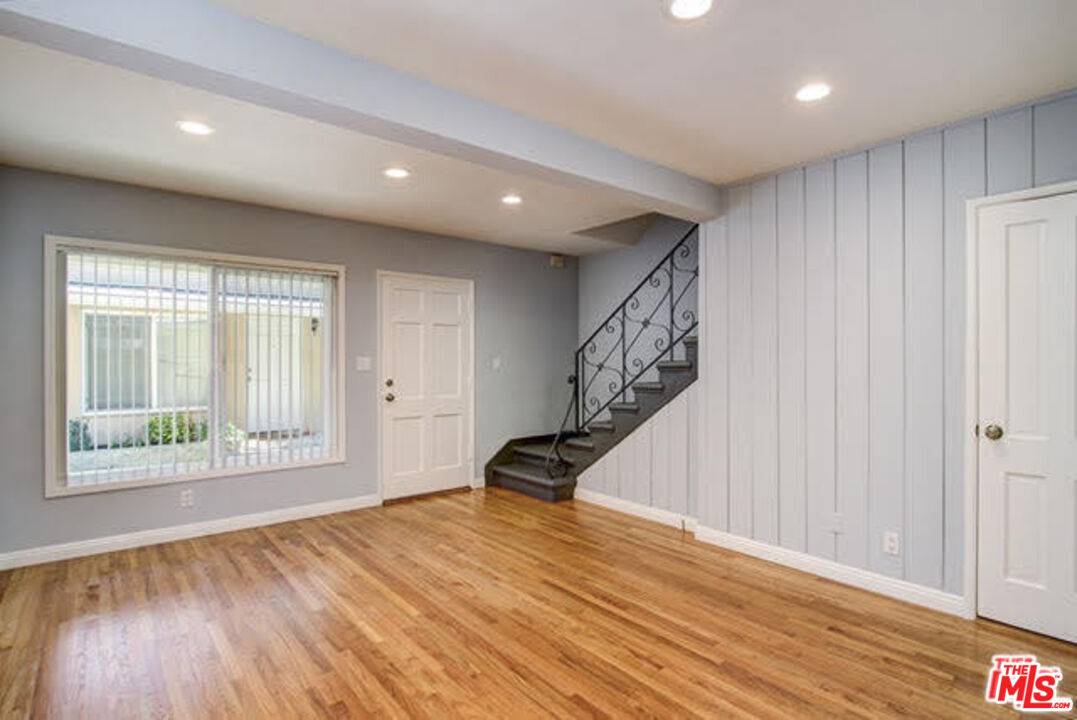 Glendale, CA 91207,321 CAMERON PL #7
