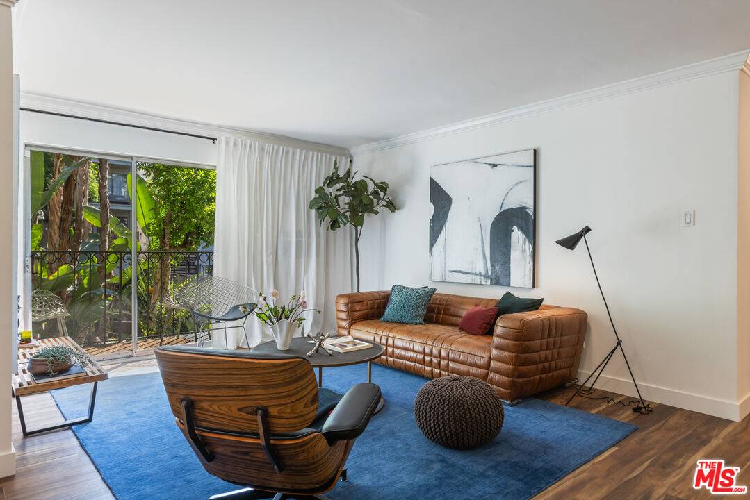 West Hollywood, CA 90048,625 N Flores St #101