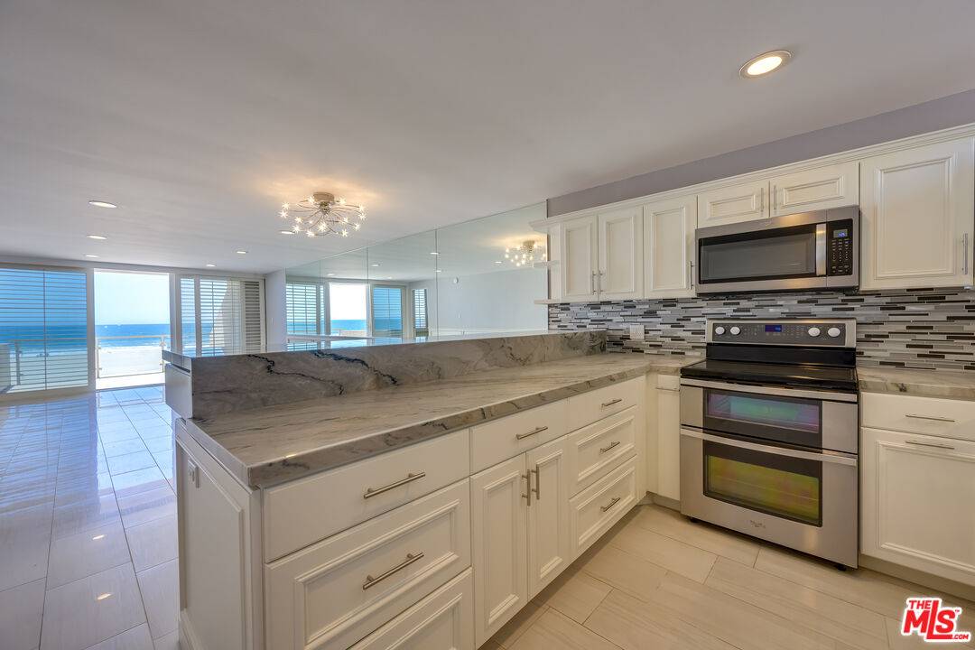 Marina Del Rey, CA 90292,2 Ketch St #204