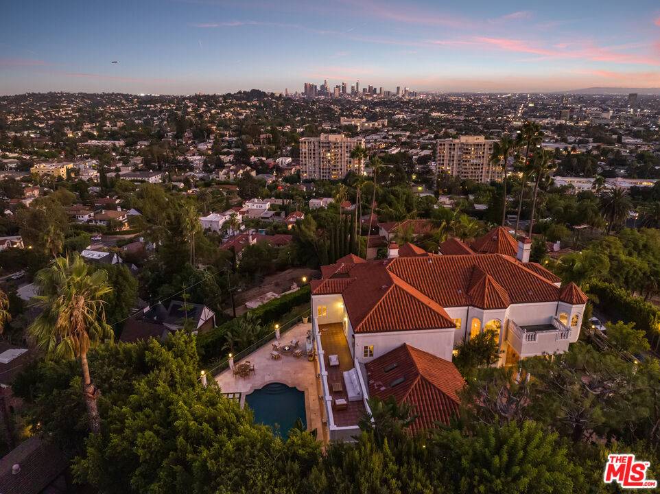 Los Angeles, CA 90027,4509 Dundee Dr