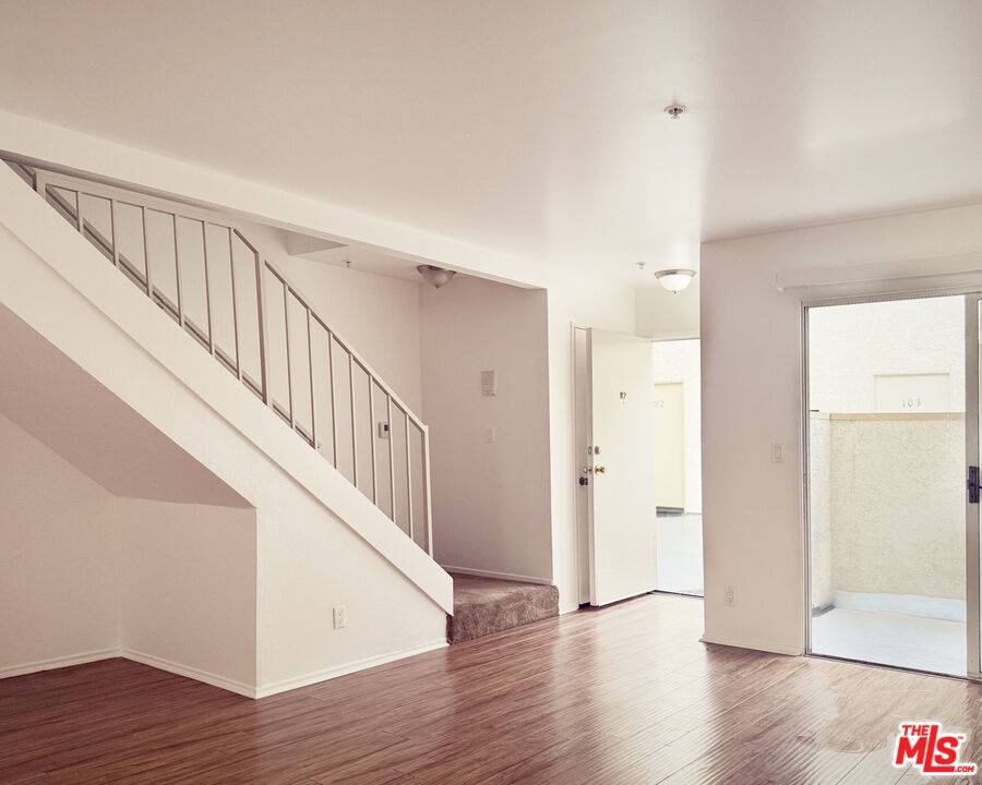 Van Nuys, CA 91406,16037 Vanowen St #112