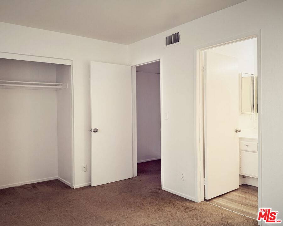 Van Nuys, CA 91406,16037 Vanowen St #112