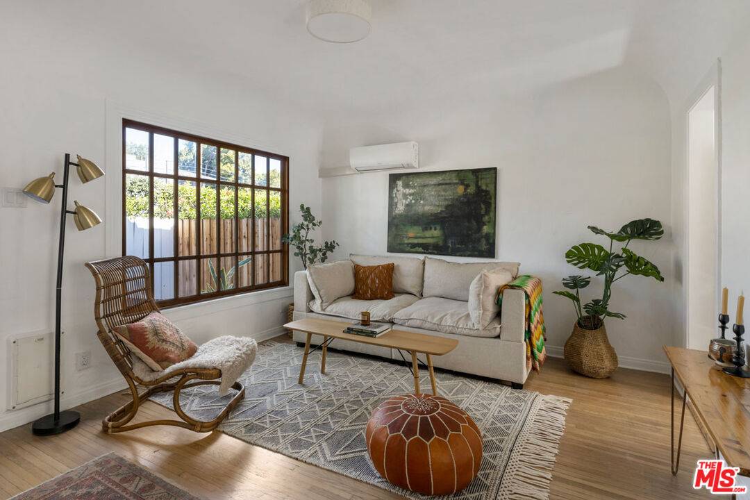 Los Angeles, CA 90034,9204 National Blvd