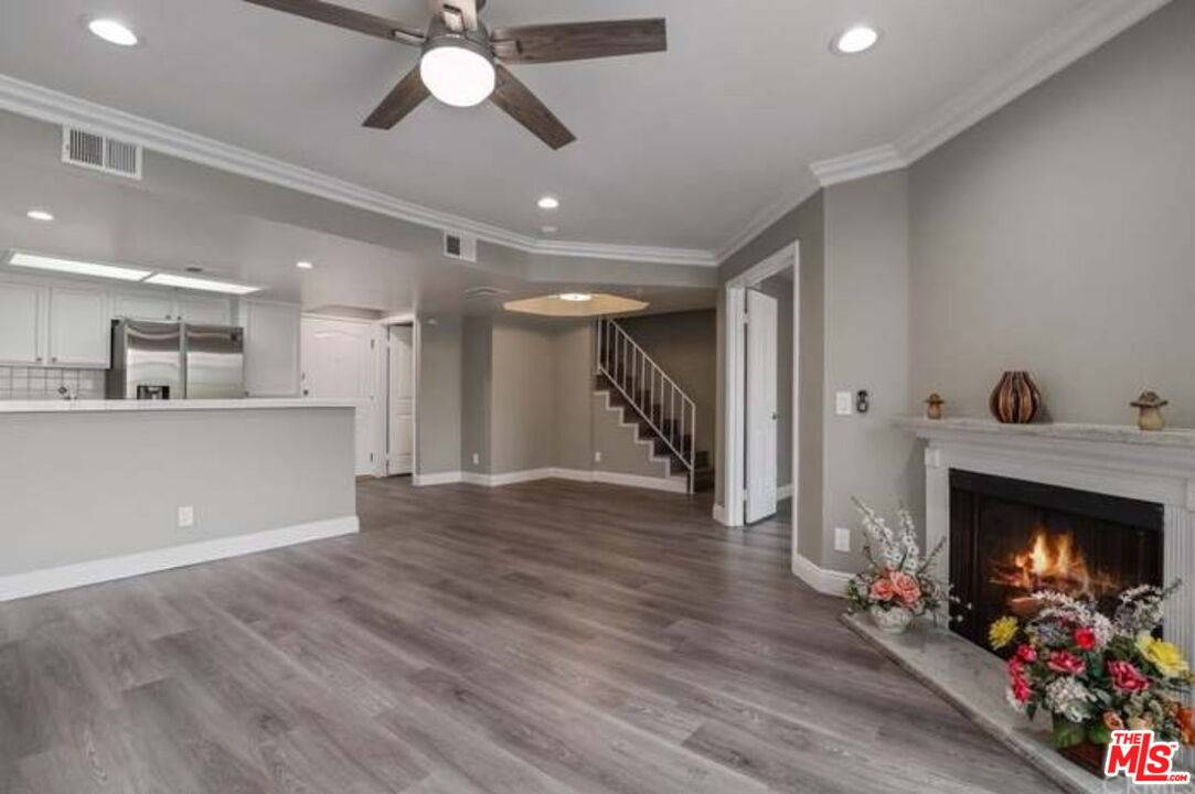 Los Angeles, CA 90032,4750 Templeton St #1205