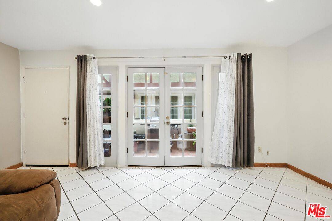 Van Nuys, CA 91405,7422 Hazeltine Ave #3
