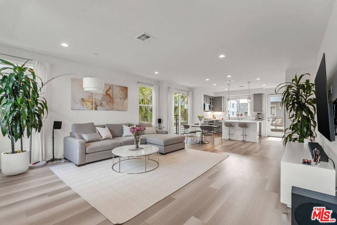 Irvine, CA 92614,157 Steely