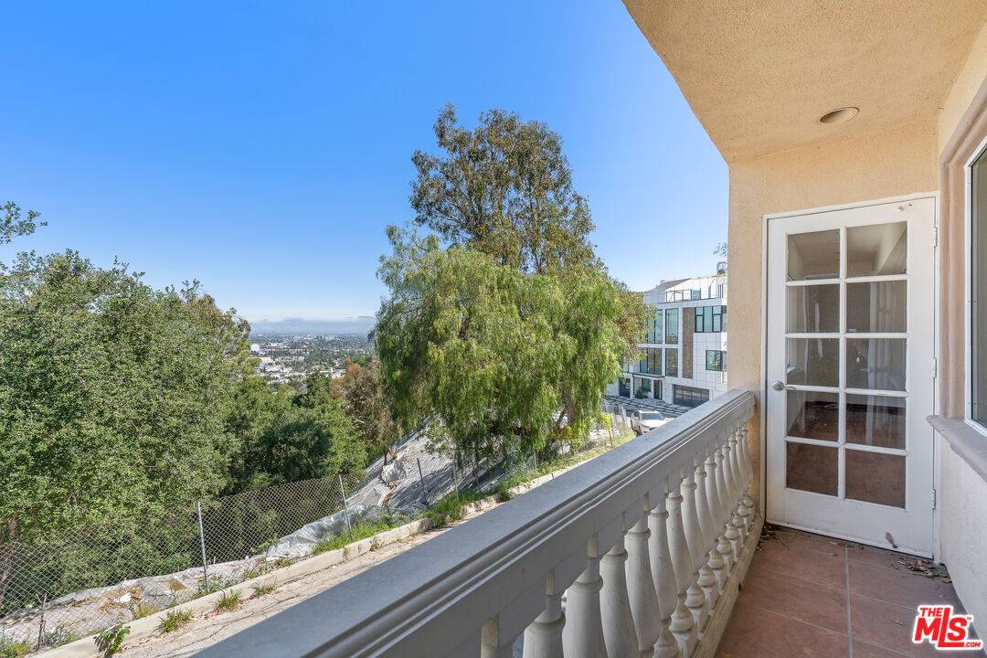 Sherman Oaks, CA 91423,3962 OAKFIELD DR