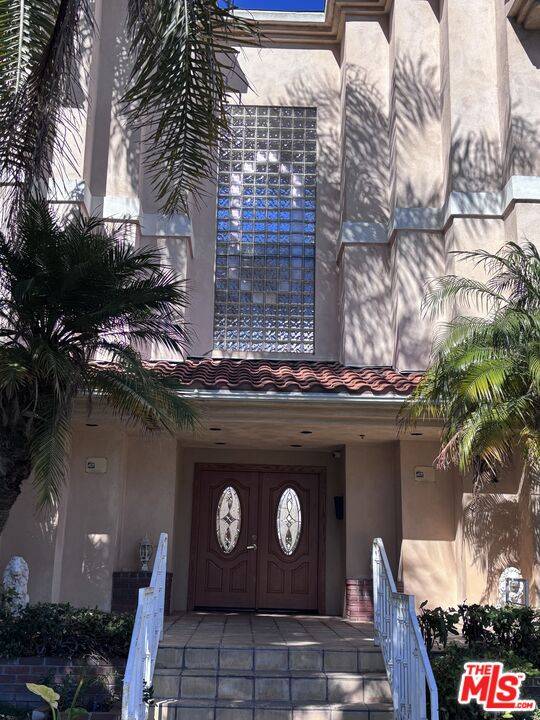 Inglewood, CA 90301,321 W Queen St #9