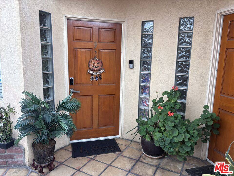 Inglewood, CA 90301,321 W Queen St #9