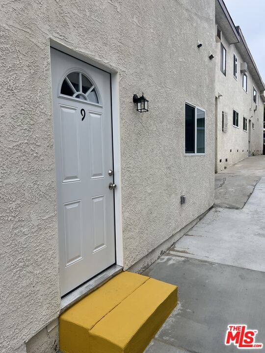 Los Angeles, CA 90026,233 N PARK VIEW ST #9