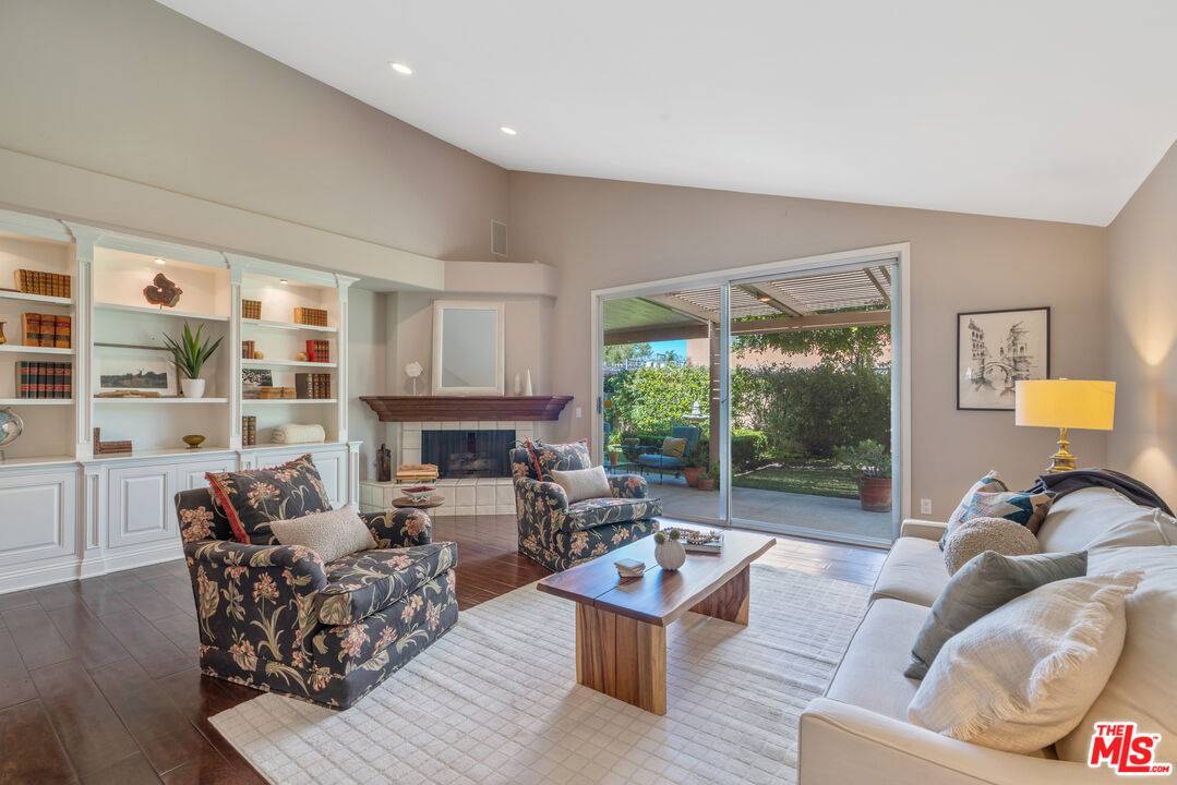 Calabasas, CA 91302,4303 Park Paloma