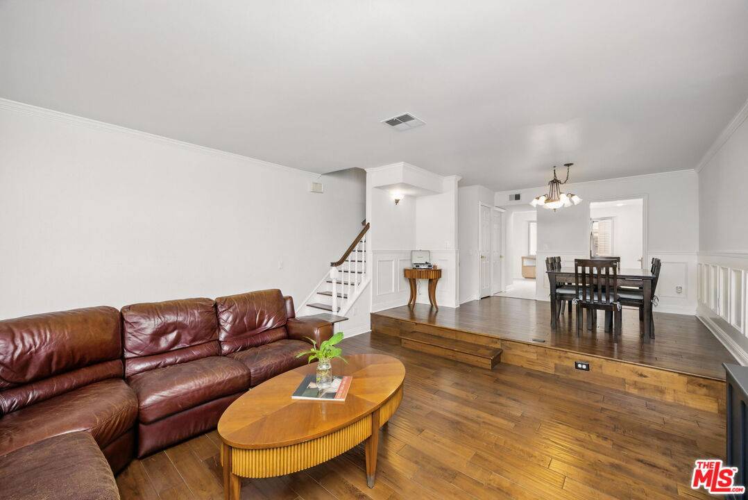 Chatsworth, CA 91311,10229 Variel Ave #2