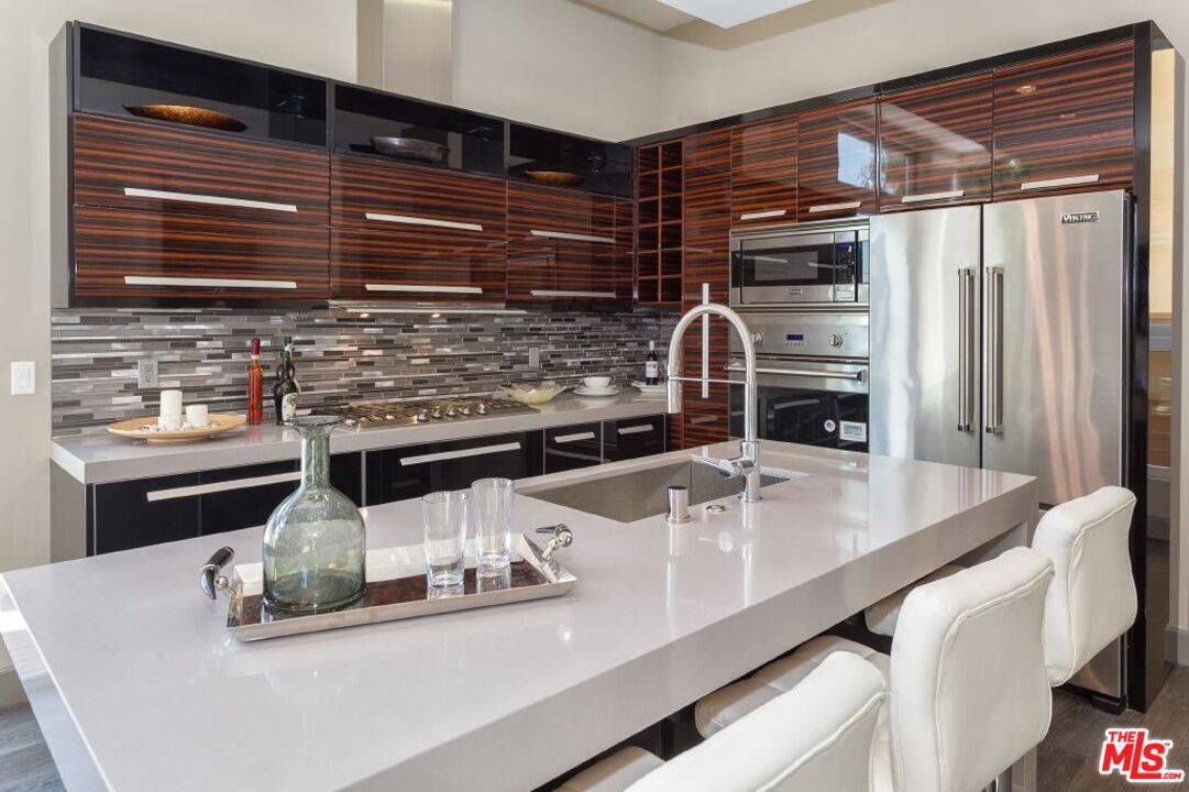 West Hollywood, CA 90069,1217 HORN AVE #101