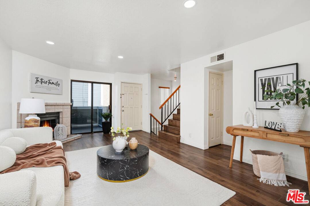 Duarte, CA 91010,1832 Huntington Dr #13