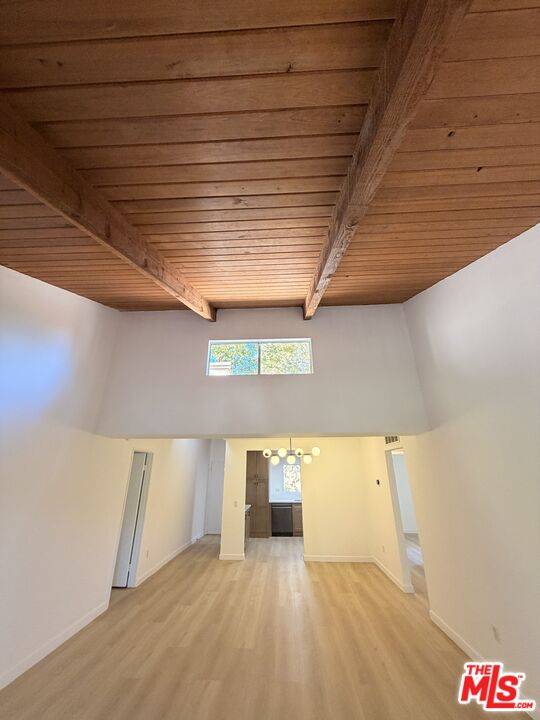 Tarzana, CA 91356,18350 Hatteras St #256