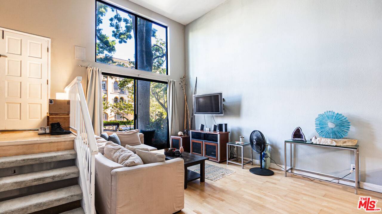 Los Angeles, CA 90049,11753 Mayfield Ave #7