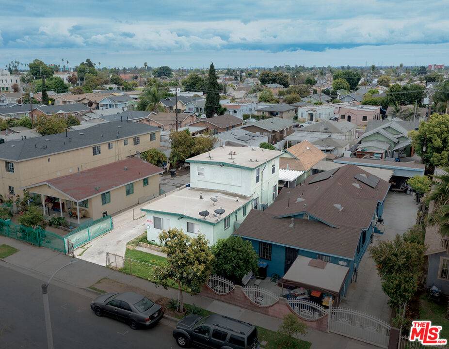 Los Angeles, CA 90001,1166 E 64th St