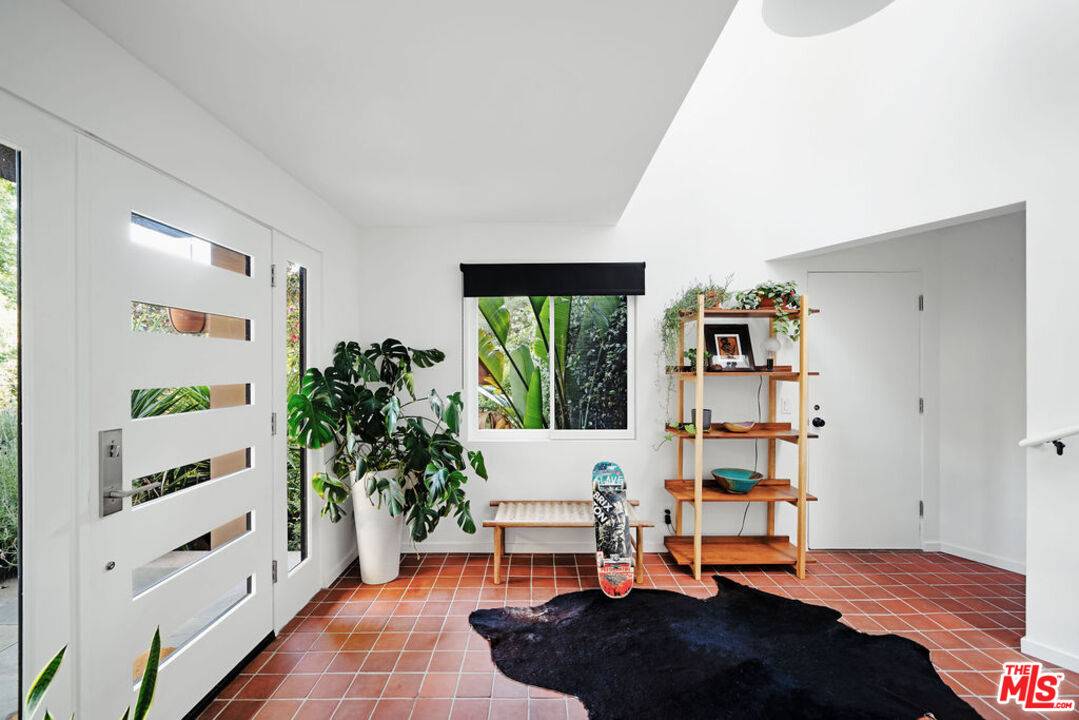 Calabasas, CA 91302,25761 Vista Verde Dr