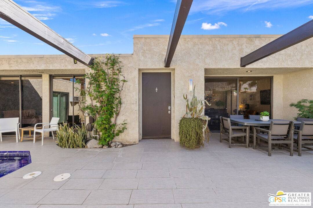 Palm Springs, CA 92262,427 N Calle Rolph