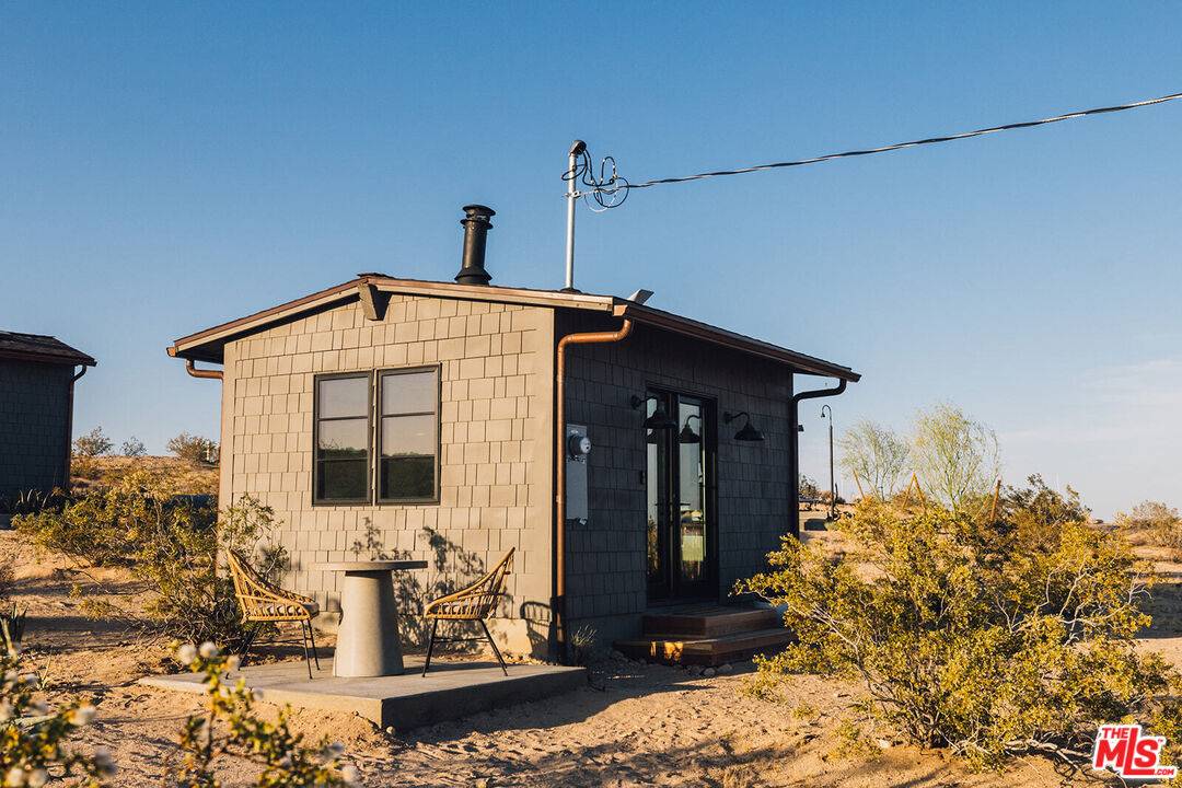 Joshua Tree, CA 92252,63625 Giant Rock Rd