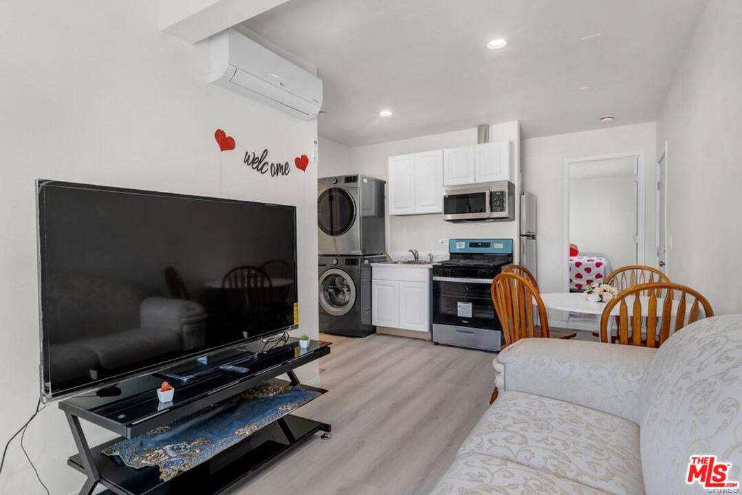 Reseda, CA 91335,7703 Baird Ave