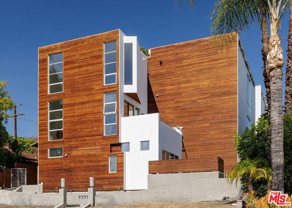 Los Angeles, CA 90027,3345 Rowena Ave