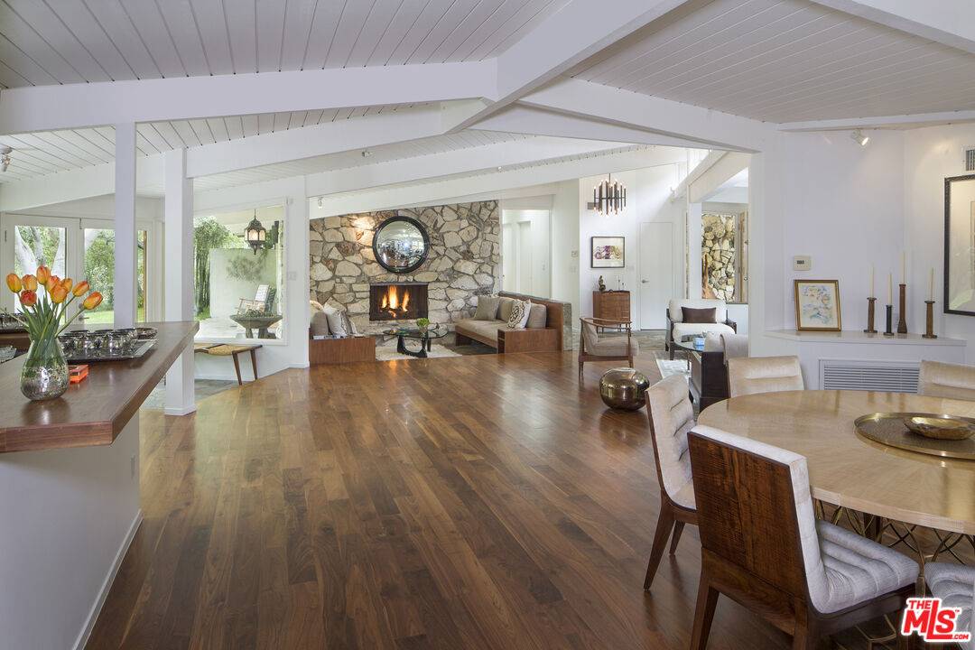 Beverly Hills, CA 90210,9769 Oak Pass Rd