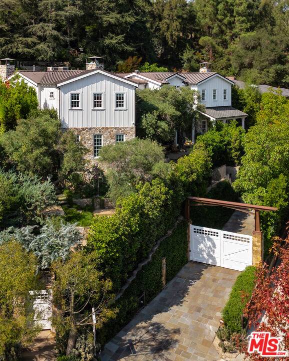 Los Angeles, CA 90049,664 Elkins Rd