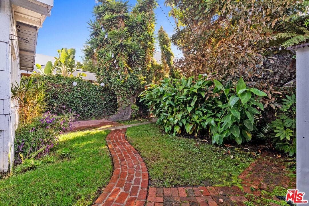 Venice, CA 90291,691 Santa Clara Ave