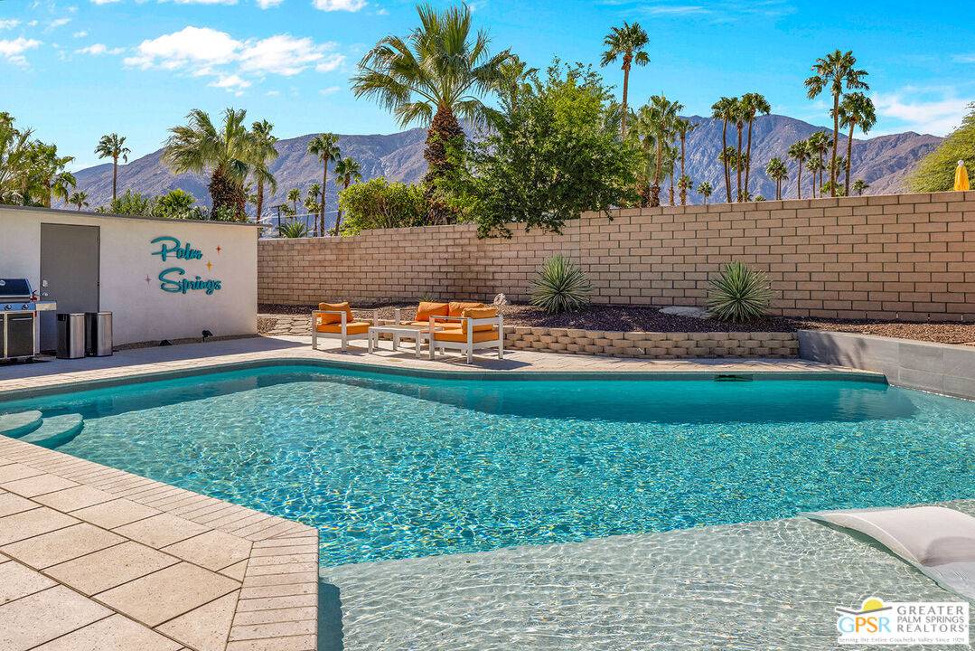 Palm Springs, CA 92262,402 E Desert Willow Cir