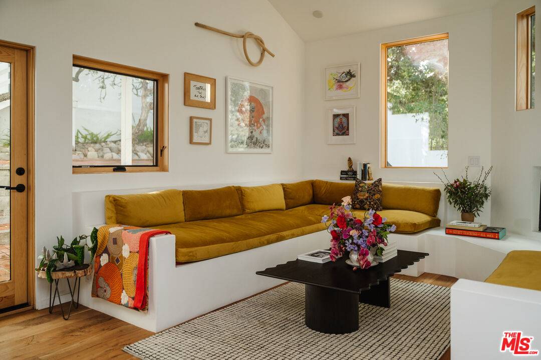 Topanga, CA 90290,2002 Tuna Canyon Rd