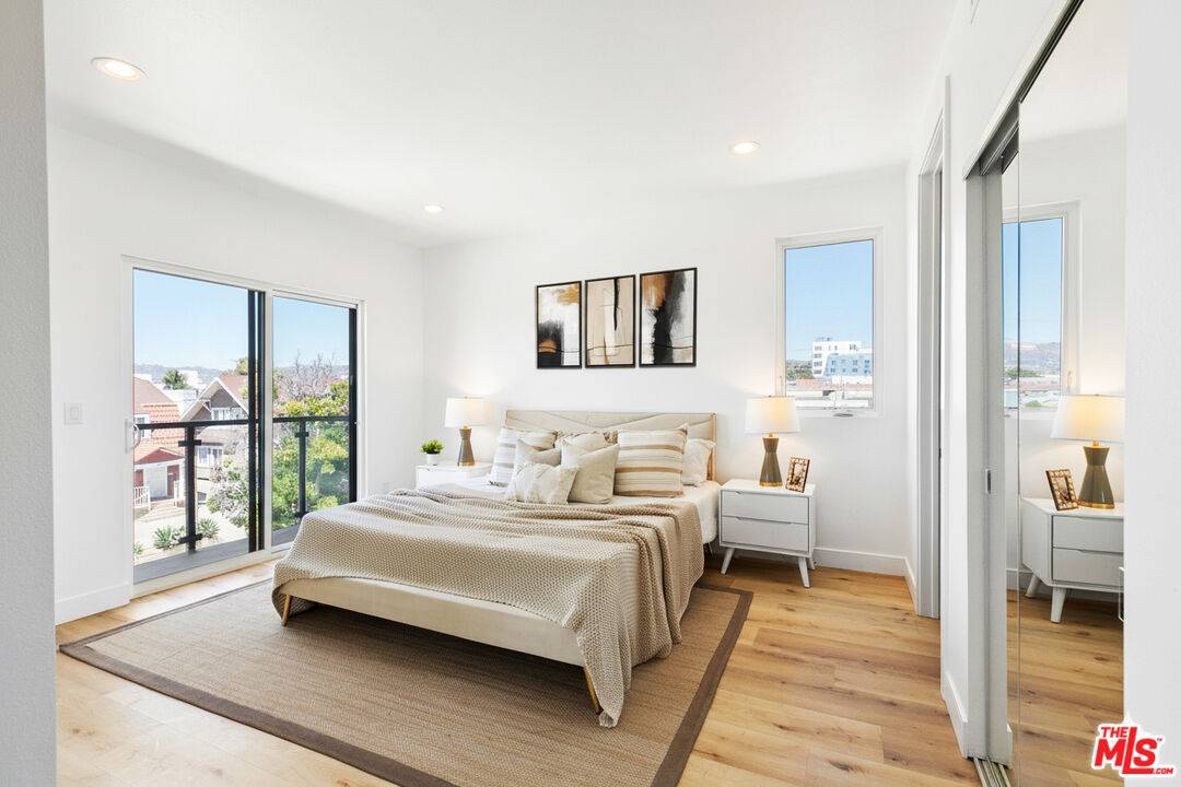 Los Angeles, CA 90004,542 N Serrano Ave