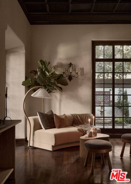 Los Angeles, CA 90020,545 S Rimpau Blvd