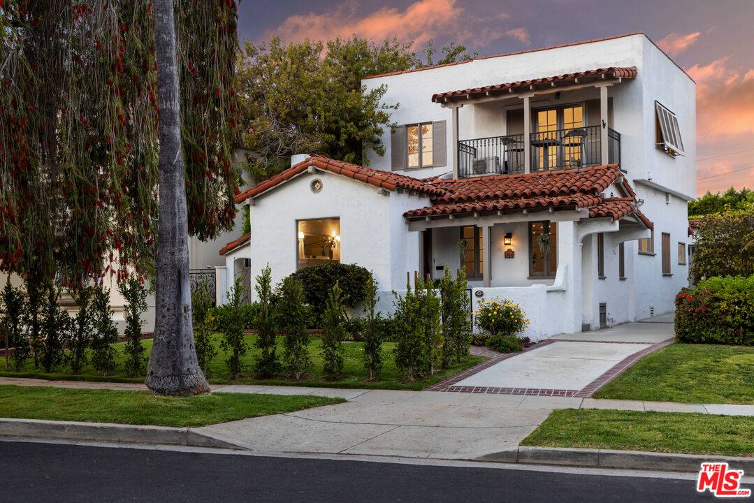 Los Angeles, CA 90049,864 Wellesley Ave