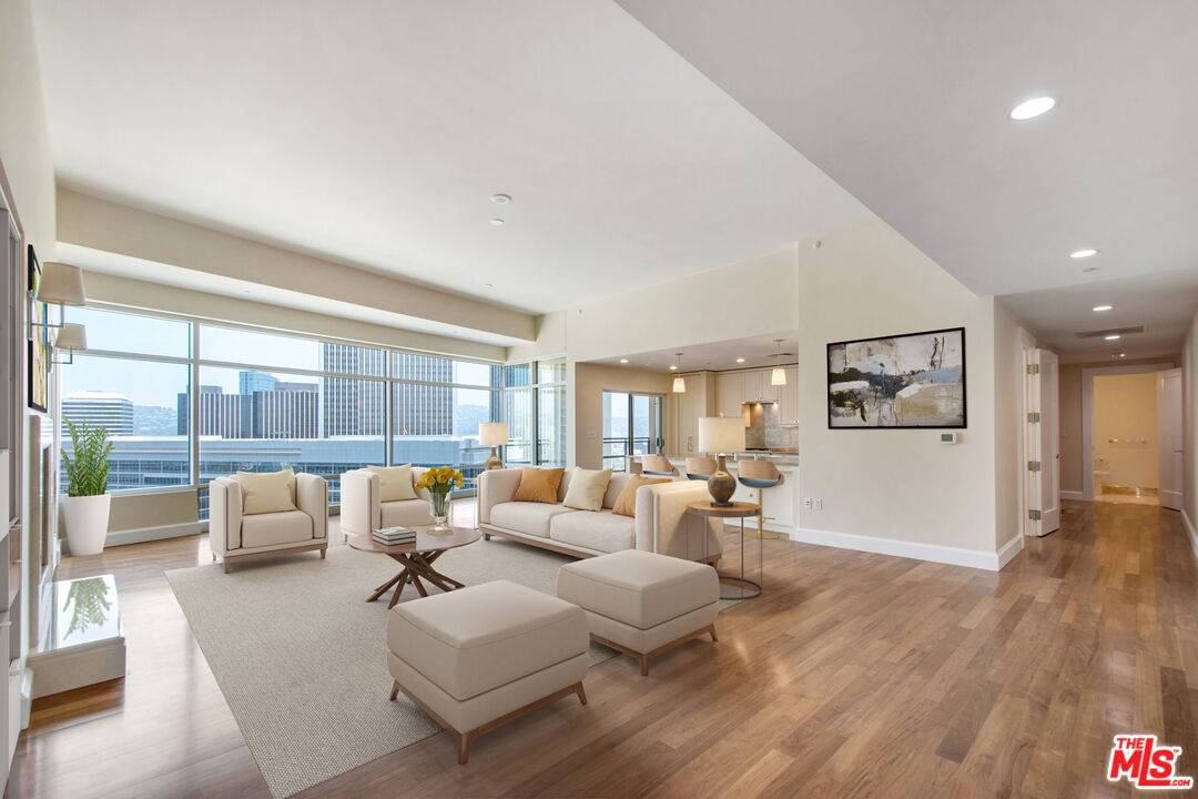 Los Angeles, CA 90067,1 W Century Dr #19D