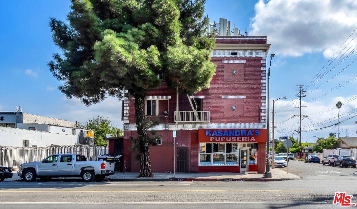 Los Angeles, CA 90037,5734 S Broadway