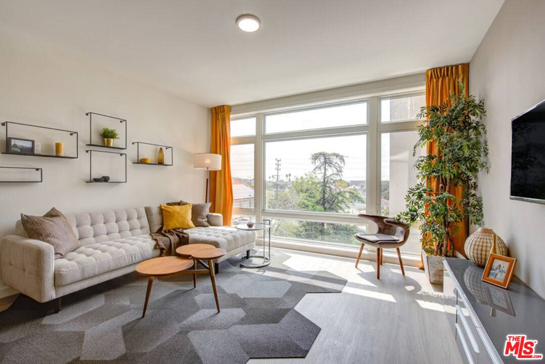 Glendale, CA 91204,515 W Broadway #424