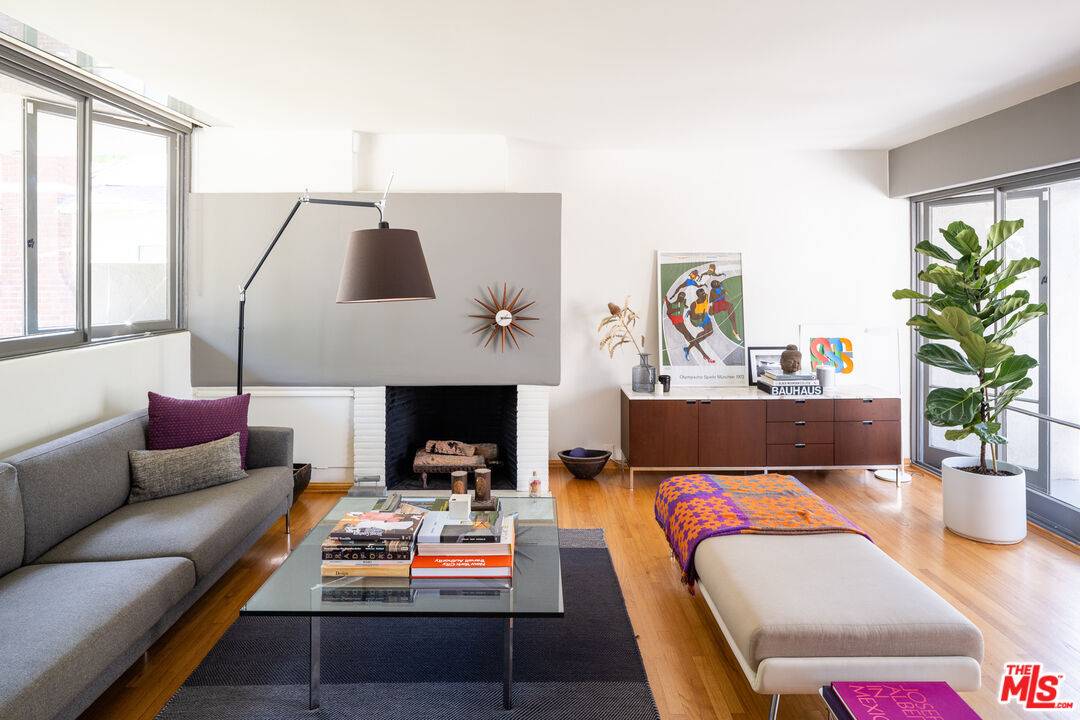 Inglewood, CA 90302,423 W Ellis Ave