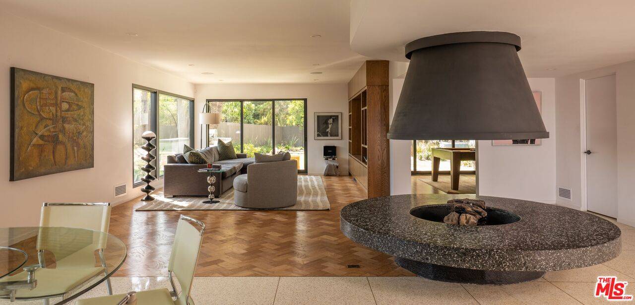 Los Angeles, CA 90049,1345 Casiano Rd