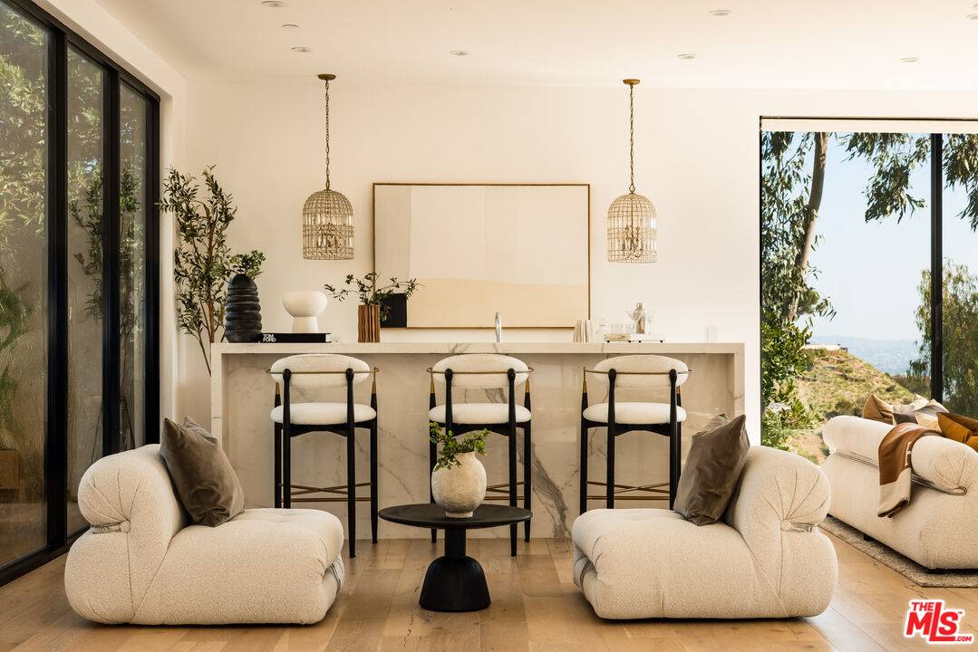 Los Angeles, CA 90069,8650 Franklin Ave