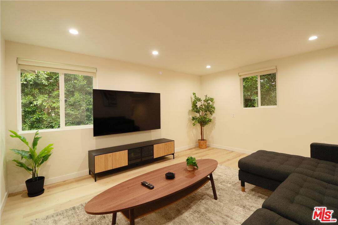 West Hollywood, CA 90069,9042 Phyllis Ave #B