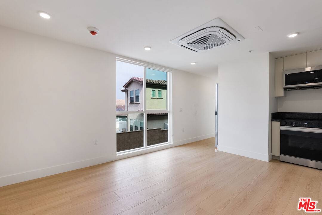 Cypress, CA 90630,8561 Belmont St #2