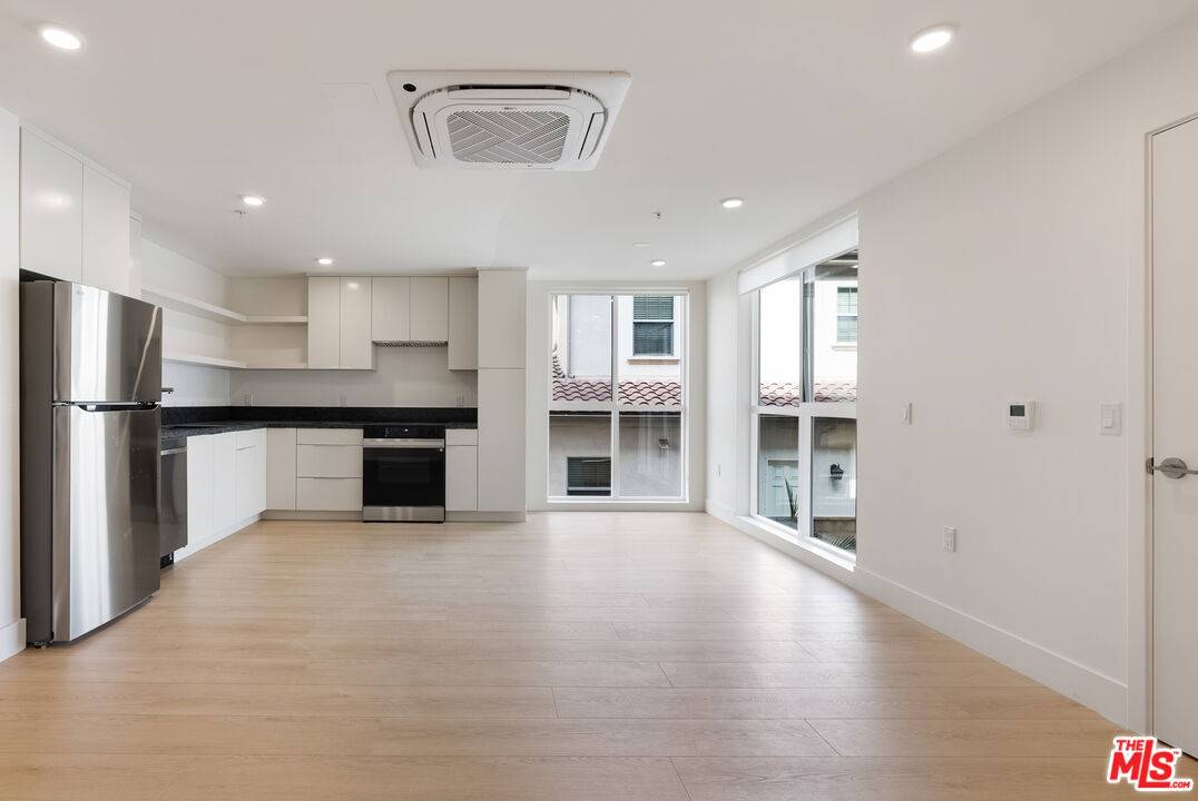 Cypress, CA 90630,8561 Belmont St #4