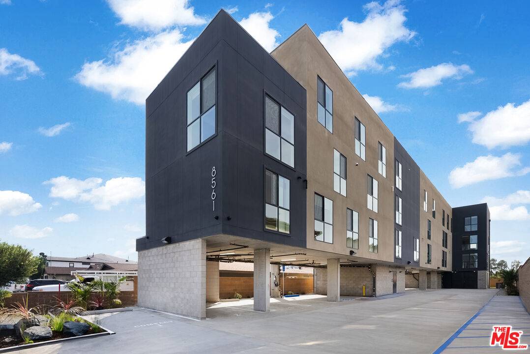 Cypress, CA 90630,8561 Belmont St #7