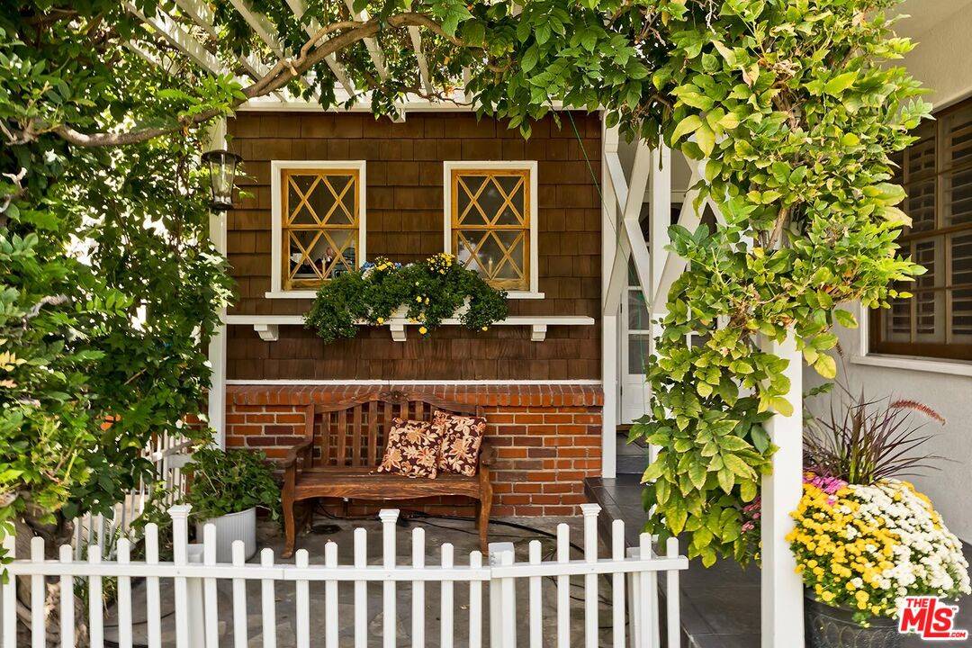 Van Nuys, CA 91405,6910 Cantaloupe Ave