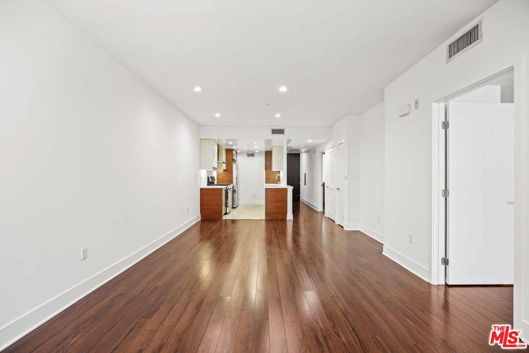 Glendale, CA 91205,220 E Broadway #202