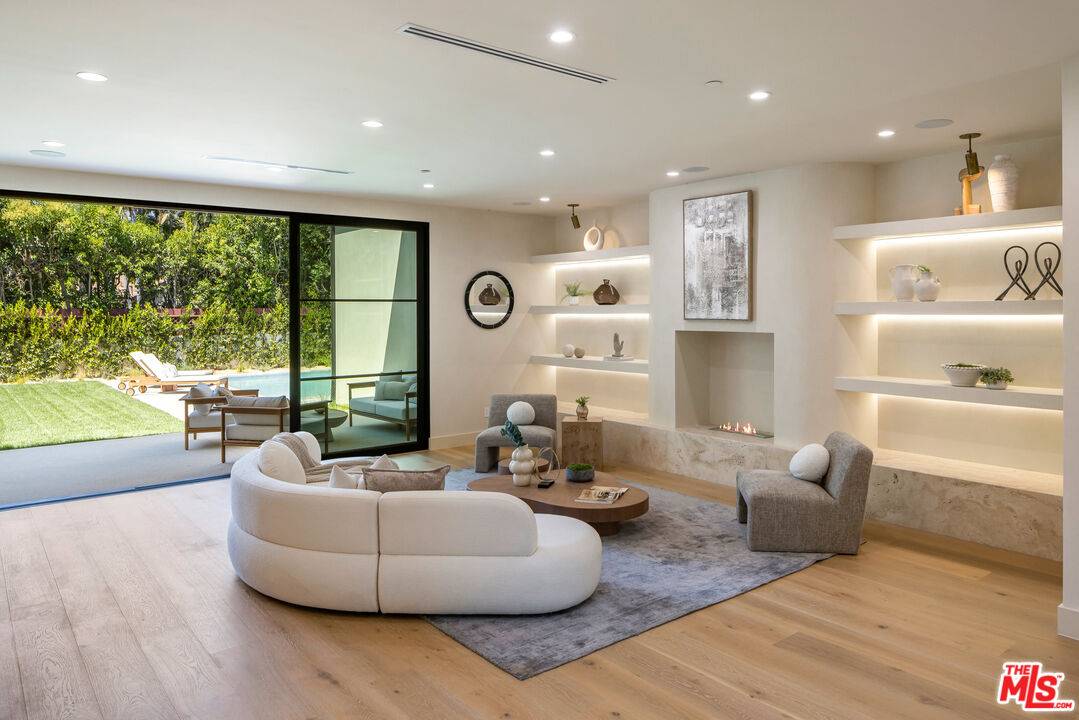 Encino, CA 91436,16643 Addison St