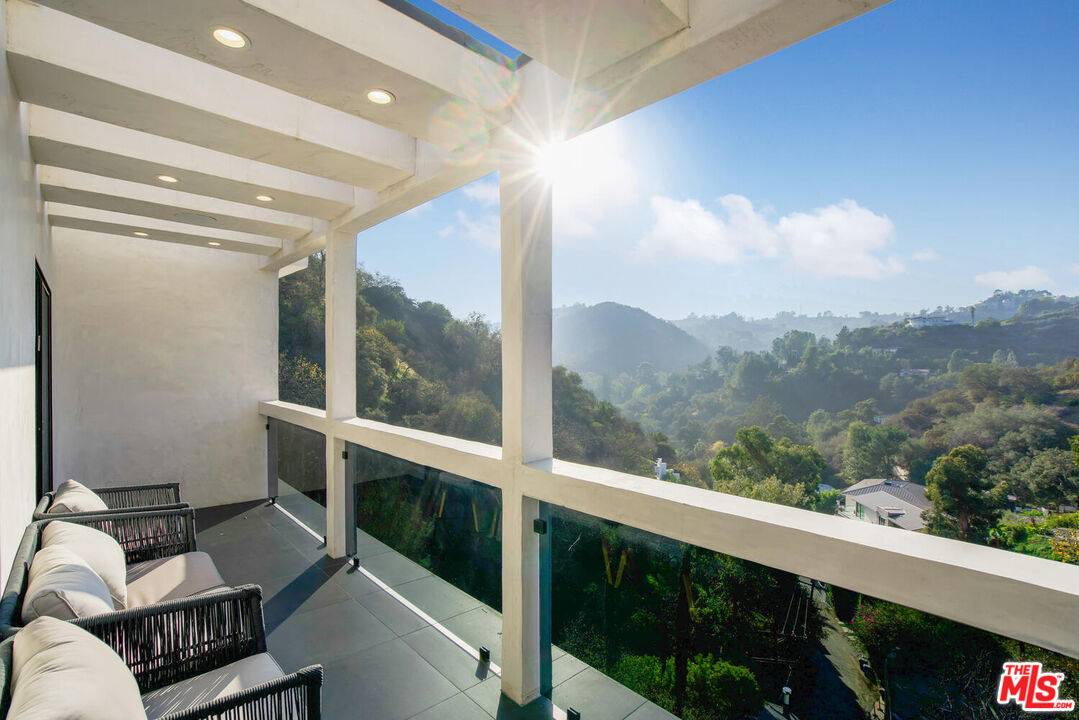 Los Angeles, CA 90046,2515 Thames St