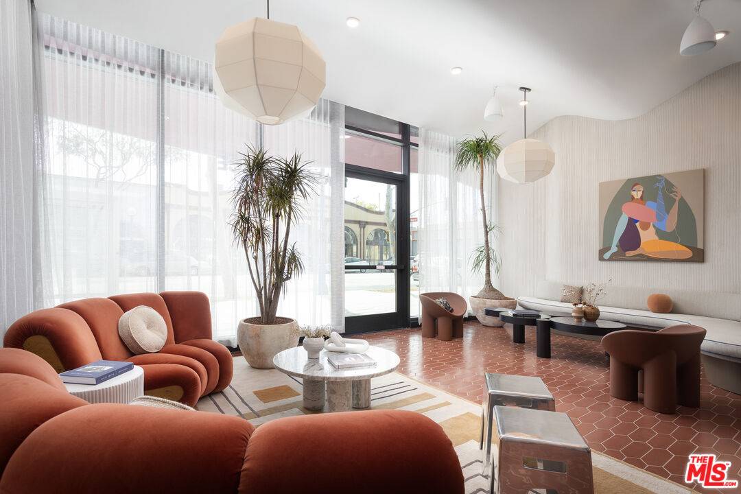 West Hollywood, CA 90046,7617 Santa Monica Blvd #222