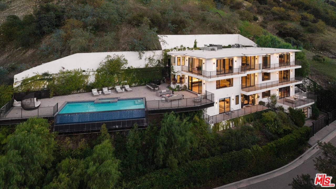 Sherman Oaks, CA 91423,3820 Knobhill Dr